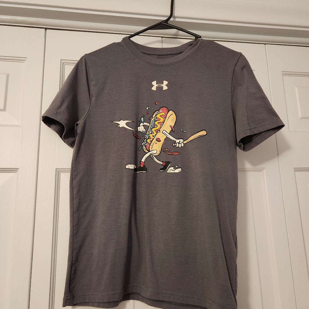 Under Armour Boys t-shirt. Large, boys.